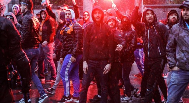 Europa League, violenza ultras a Bilbao: i tifosi del Marsiglia aggrediscono due steward, uno accoltellato al collo