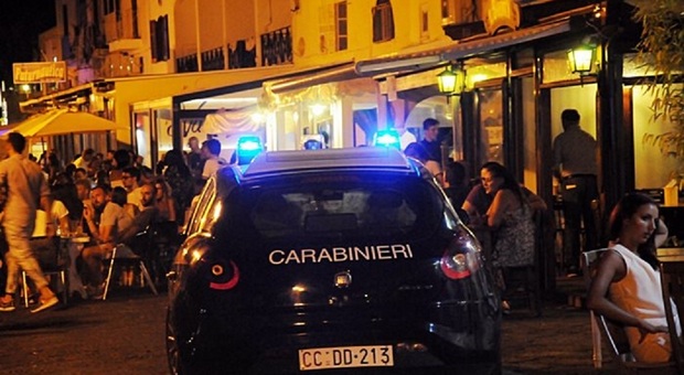 Ischia, lite per il parcheggio degenera e un 55enne aggredisce i carabinieri
