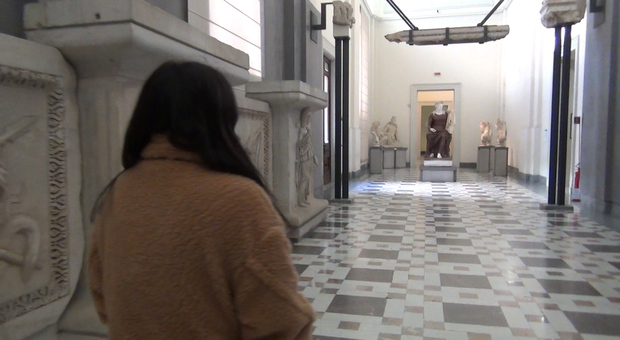 «Riaprire i musei è una forma di resistenza», la gioia dei primi visitatori delle gallerie a Napoli