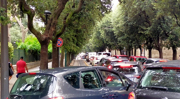 Ex Enel, parcheggio chiuso: il traffico va in tilt in città