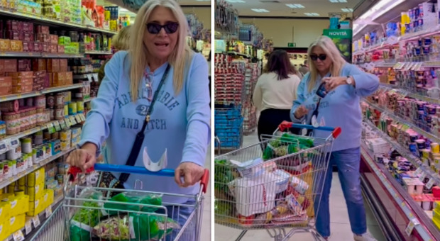 Mara Venier al supermercato, le critiche: «Provi a fare la umile». Lei risponde così
