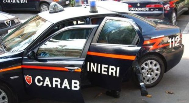 Costretta a prostituirsi sfugge agli aguzzini e li denuncia ai carabinieri: due arresti