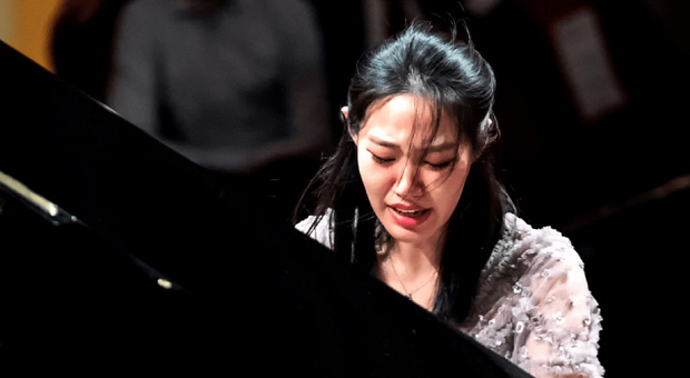 La pianista Ying Li in concerto al teatro Sannazaro