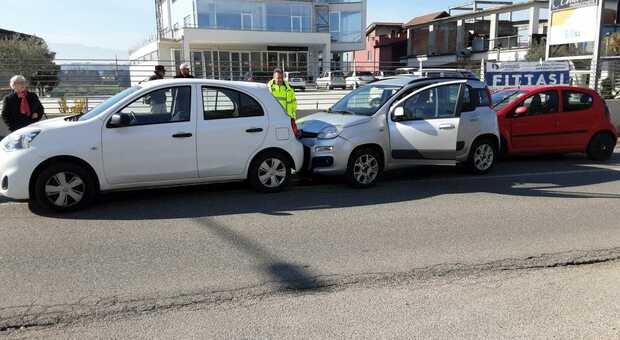 Benevento, tamponamento tra tre auto: due feriti e una patente ritirata