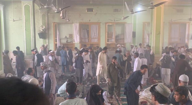 Afghanistan, attacco suicida in una moschea sciita: almeno 16 morti e 32 feriti