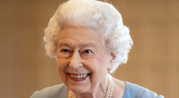 Regina Elisabetta, ancora problemi di salute: salta anche la cerimonia commemorativa per il principe Filippo?