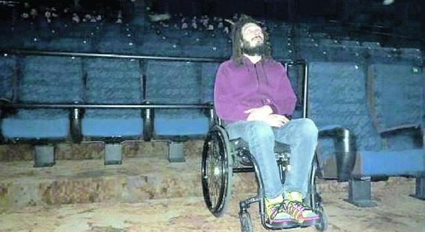 Cinema vietato per chi è in sedia a rotelle. «Sono indignato»