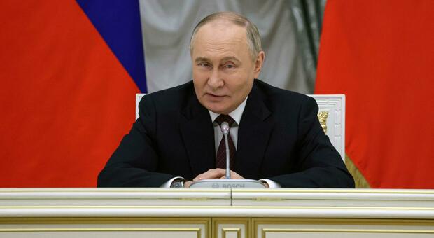 Ucraina, Putin esulta: «Avanziamo su tutto il fronte». Poi l'incontro con Xi: «Leader saggio e visionario»