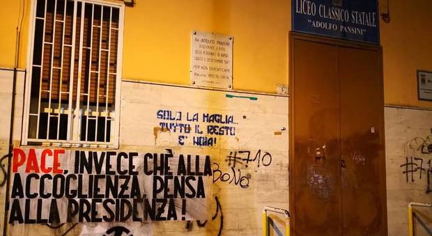 Napoli, manifesti CasaPound contro il preside del liceo Pansini
