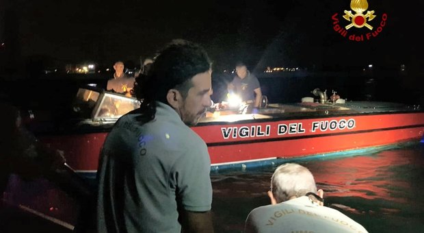 Venezia, scontro fra barche in laguna: due salvati, disperso un uomo