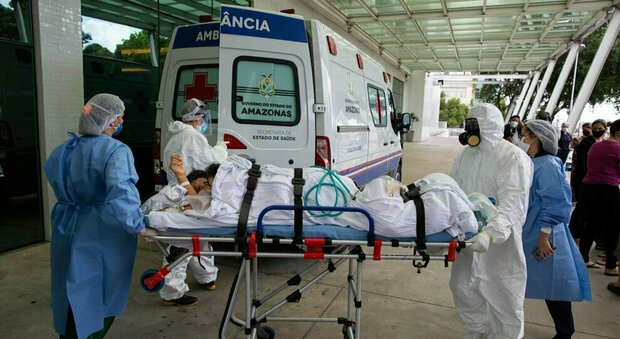 Covid, il Brasile nell'incubo della pandemia: superati i 373mila morti e i 13 milioni di contagiati