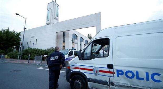 Francia. la Francia si prepara a chiudere tre moschee per incitamento al terrorismo