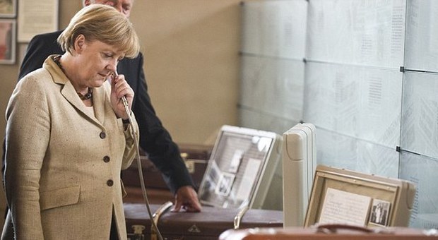 Datagate, gli Usa spiavano il cellulare della Merkel. Obama: «Mai monitorate le tue conversazioni»