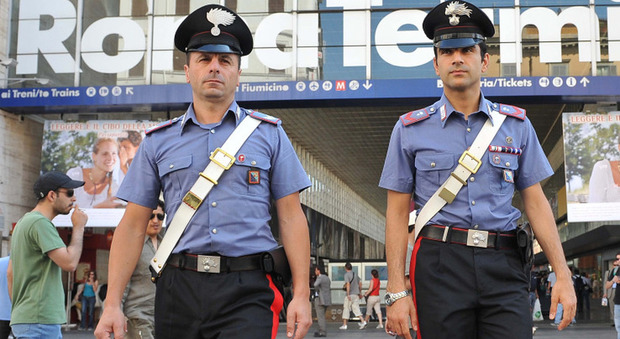 Roma, baby ladre in una profumeria a piazza di Spagna: fermate dai carabinieri