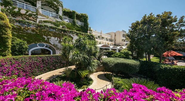 Hotel di lusso in vendita, la City di Londra punta a Ischia e il Capri Palace va a un gruppo di Dubai