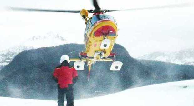 Alto Adige, due valanghe travolgono gruppo di scialpinisti: un morto e tre feriti