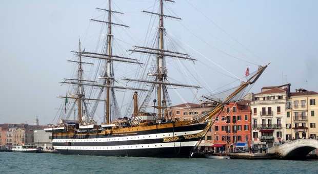 La nave scuola Amerigo Vespucci è arrivata a Venezia. All'Arsenale il forum della Marina