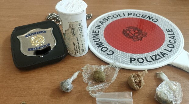 Ascoli, stretta anti-droga nel Parcheggio Torricella: otto identificati. Tre persone trovate in possesso di hashish