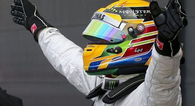 Formula 1, Hamilton in pole a Silverstone Delusione Ferrari: Alonso 9°, Massa 11°