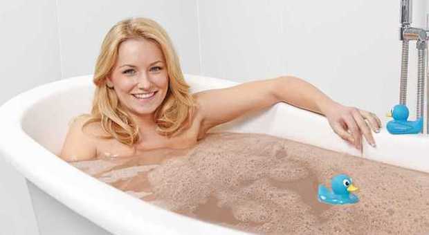 Miliardario inglese regala alla fidanzata un bagno al cioccolato: la vasca è costata 10mila sterline