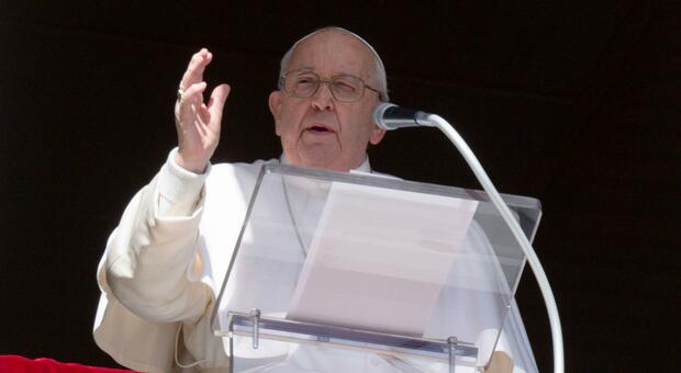 Papa Francesco come sta, ricaduta dall'influenza: annullati tutti gli impegni