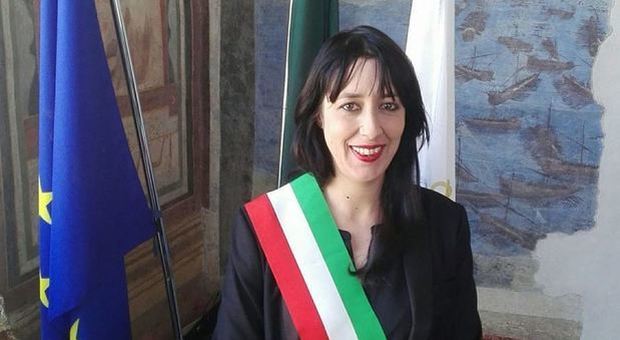 Anguillara Sabazia, si dimettono 9 consiglieri di maggioranza: cade il sindaco M5S Sabrina Anselmo