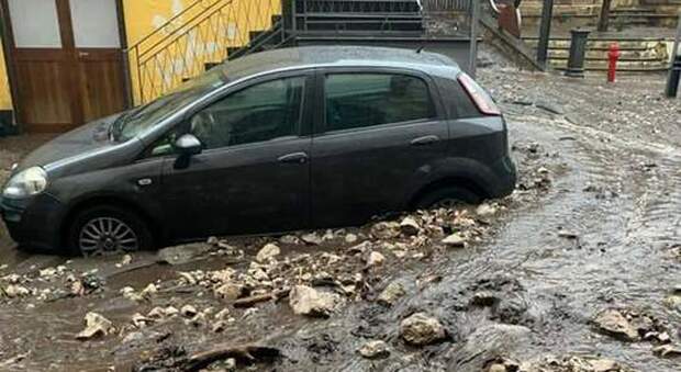 Meteo, emergenza in Campania: a Sarno centinaia di evacuati, scuole chiuse