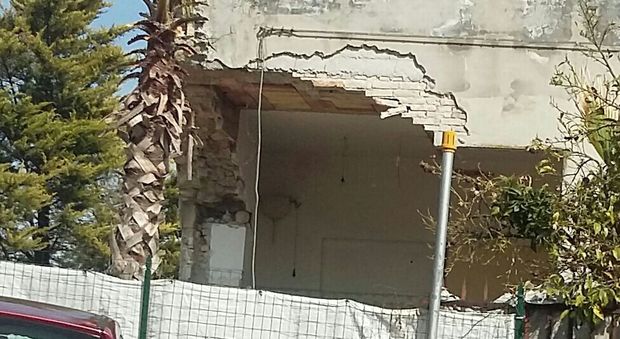 Pescara, crolla muro nel cantiere: due operai sotto le macerie