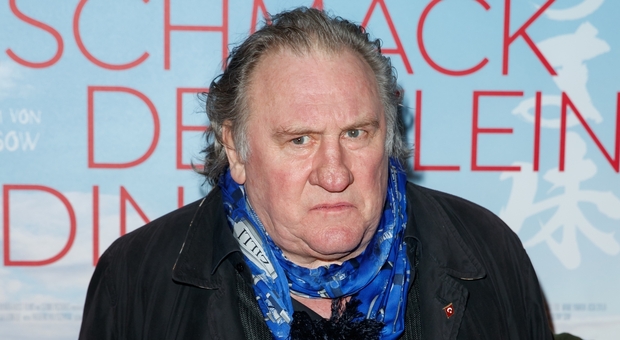 https://statics.cedscdn.it/photos/MED/89/71/8718971_16141354_depardieu.jpg