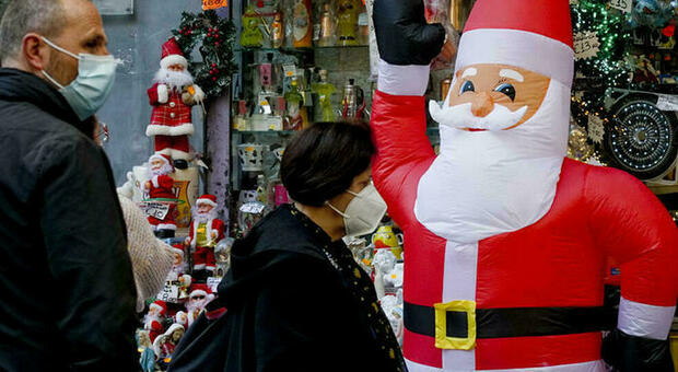 Natale, Italia zona rossa dal 24 dicembre al 6 gennaio: il governo decide stasera o domani