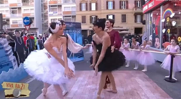 Nicoletta Manni da Fiorello: lo show della ballerina salentina. «Ha ballato al freddo»
