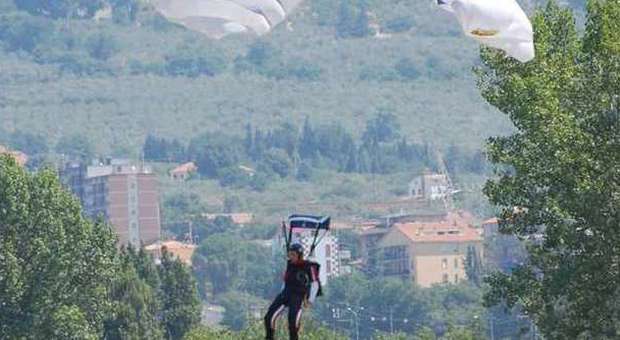 Un paracadutista a Terni
