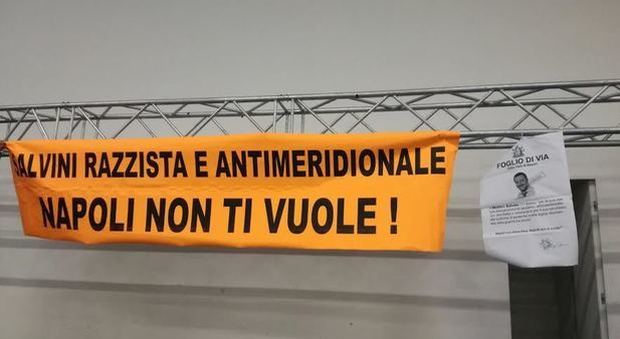 Napoli, blitz degli antagonisti: occupata la sala dove parlerà Salvini