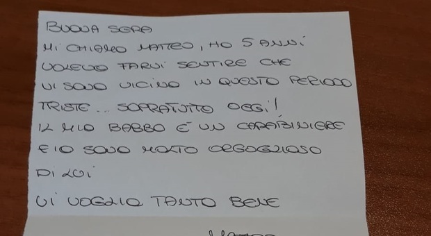 Lettera del bambino di 5 anni ai carabinieri: «Vi voglio tanto bene»