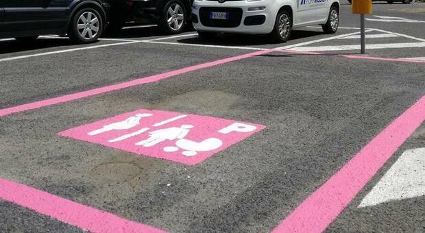 Sì del consiglio comunale di Orvieto ai parcheggi rosa. Istituito il contrassegno temporaneo per future mamme e neo genitori