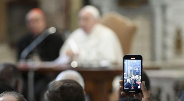 Papa Francesco: «Volevano usarmi al conclave del 2005 per eliminare Ratzinger, ma lui era il mio candidato»