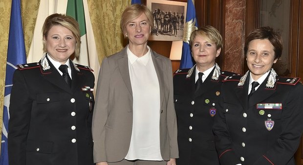 Sono romane le prime tre donne generali dei carabinieri, i complimenti del ministro Pinotti