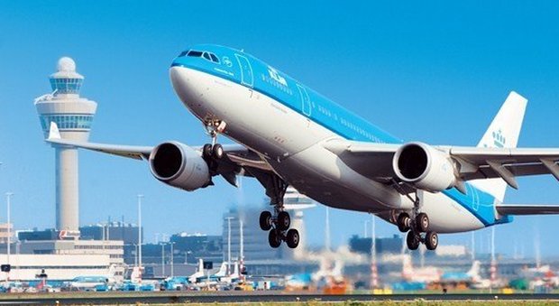 Infarto al pilota, paura sul volo per Amsterdam con 128 persone a bordo