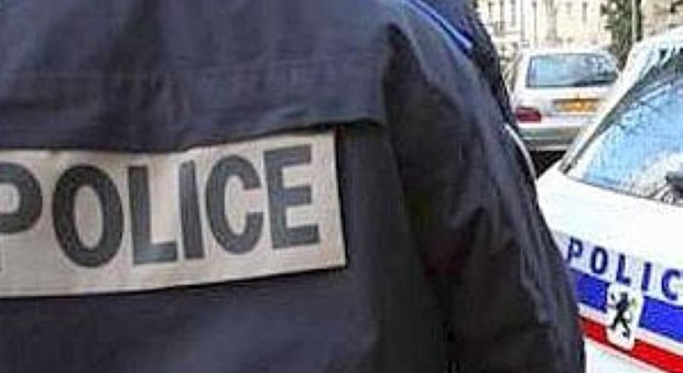 Bordeaux, in tre violentano una donna davanti al compagno