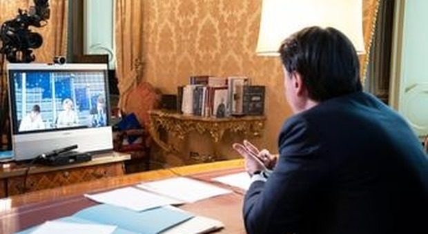 Giuseppe Conte con Ursula Von Der Leyem in videoconferenza