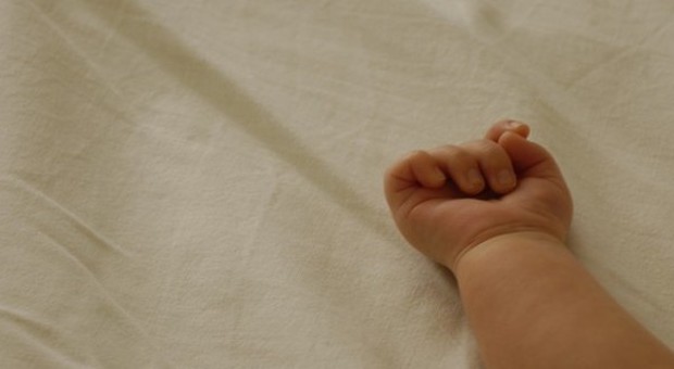 ​Neonata di un mese stroncata dal rigurgito: la piccola è morta nel sonno