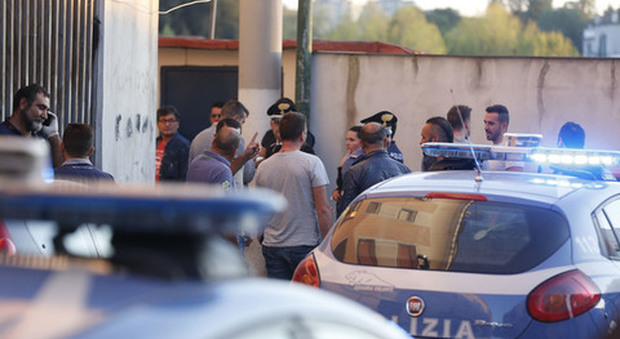 Napoli, quattro killer in azione: sparano tra i bambini, due morti