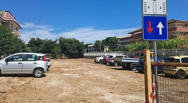 Parcheggi a Porto San Giorgio, in funzione oltre 300 posti per i bagnanti: bloccata solo l'ultima area a nord
