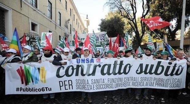 Pubblico impiego in piazza a Roma: "Contratto subito o sciopero generale"
