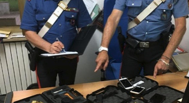 Latina, trasportavano pistole illegali in auto: tre arresti