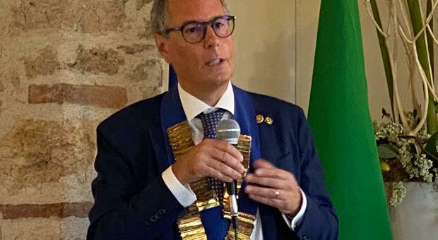 L'avvocato Antonio Perelli neo presidente del Rotary Club. Il premio Sabino d'oro assegnato all'inviato di guerra del Tg Ilario Piagnerelli