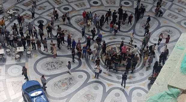 Allarme bomba a Napoli, evacuata la Galleria Umberto I: arrivano gli artificieri