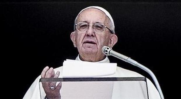 Papa Francesco, appello per la pace «Violenza cieca, mondo fermi la guerra»