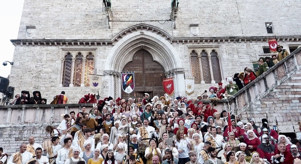 Il rione Porta Sole festeggia la prima vittoria del palio Perugia 1416