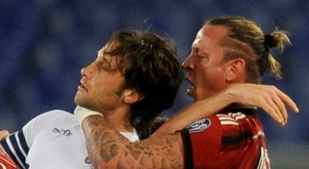 La violenta reazione di Mexes ai danni di Mauri (LaPresse)